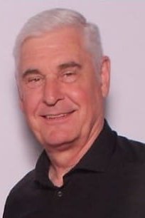 Portrait-Foto von Franz-Josef Kuhn vor hellem Hintergrund (c) Franz-josef Kuhn | Internet-Redaktion Portrait-Foto von Franz-Josef Kuhn vor hellem Hintergrund