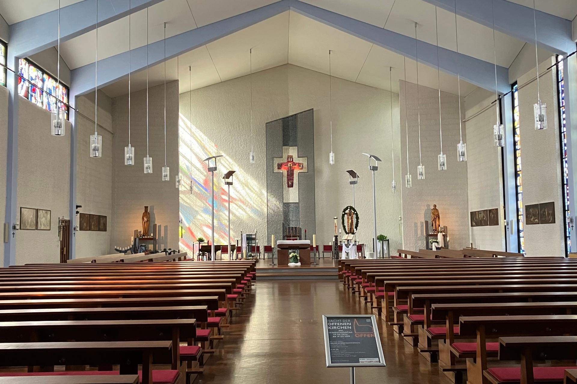 Kirche Hl. Rosenkranzkönigin Merchweiler, Innenansicht