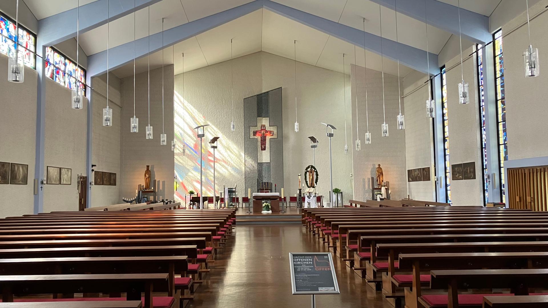Kirche Hl. Rosenkranzkönigin Merchweiler, Innenansicht