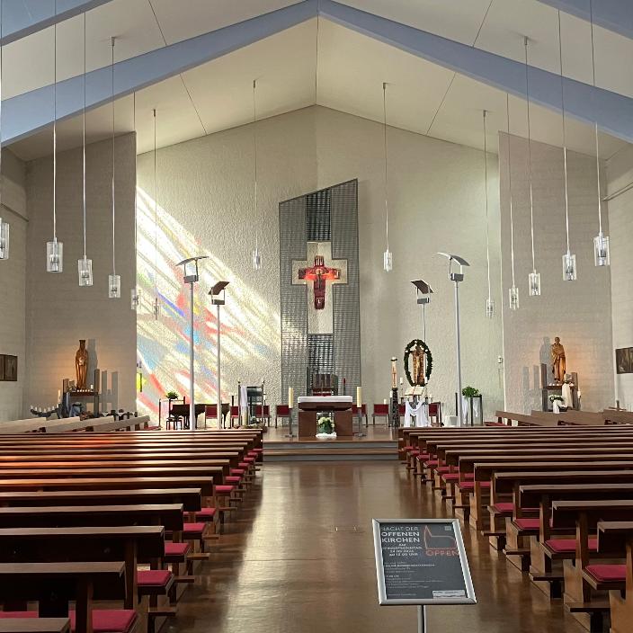 Kirche Hl. Rosenkranzkönigin Merchweiler, Innenansicht