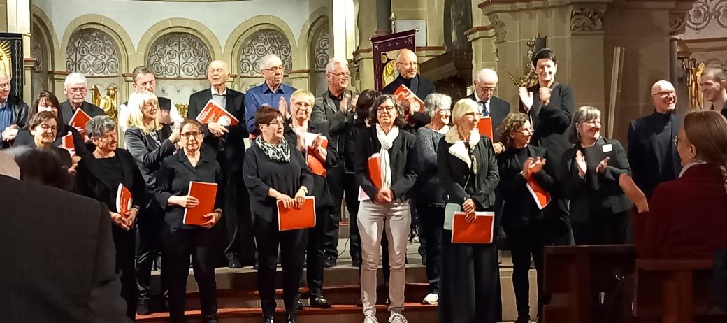 Der Kirchenchor Maria Königin bei der Einweihung der neuen Orgel in Neunkirchen