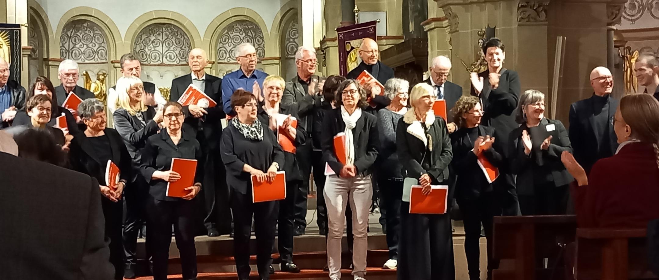 Der Kirchenchor Maria Königin bei der Einweihung der neuen Orgel in Neunkirchen