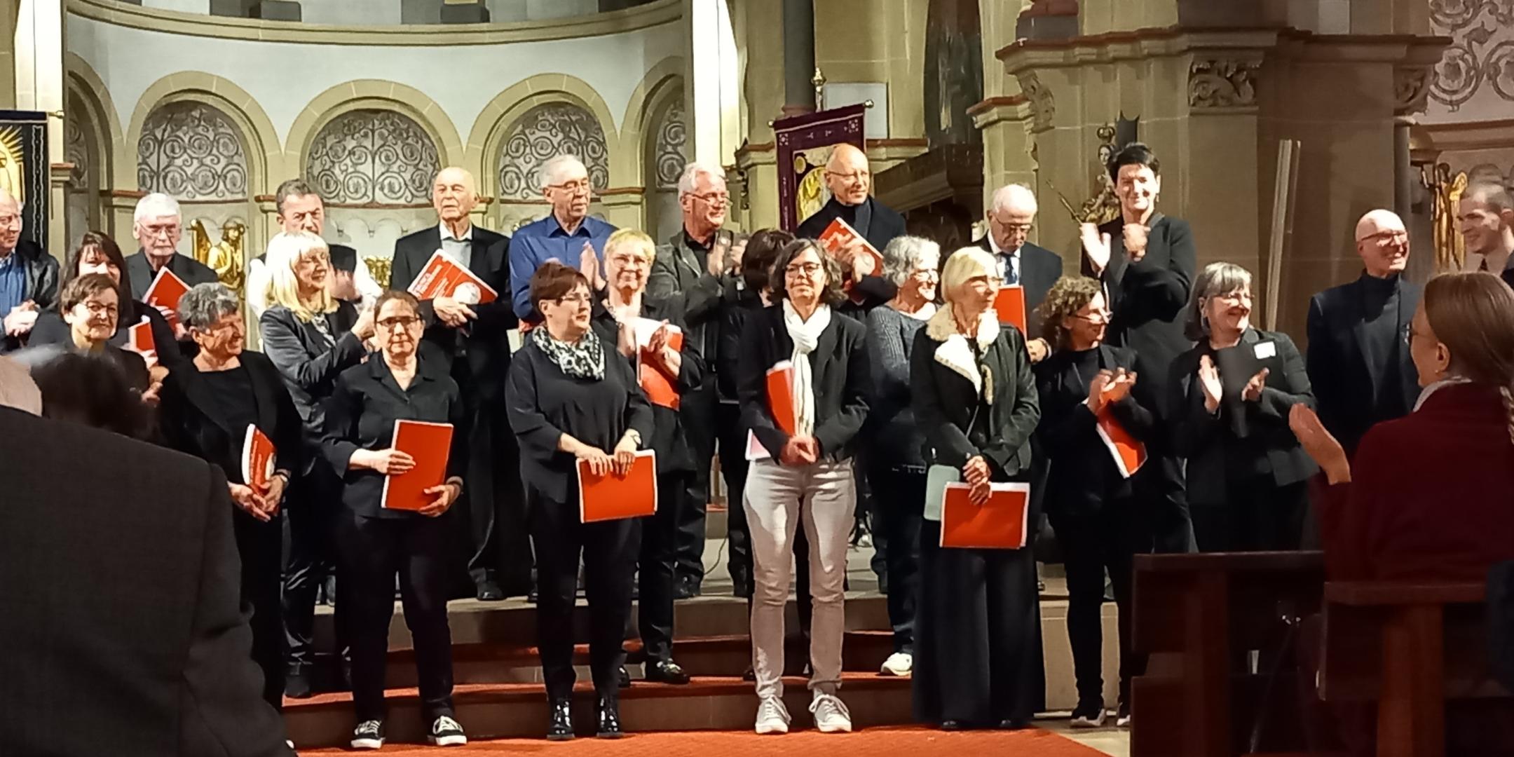 Der Kirchenchor Maria Königin bei der Einweihung der neuen Orgel in Neunkirchen
