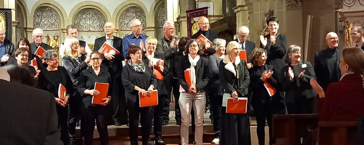 Der Kirchenchor Maria Königin bei der Einweihung der neuen Orgel in Neunkirchen