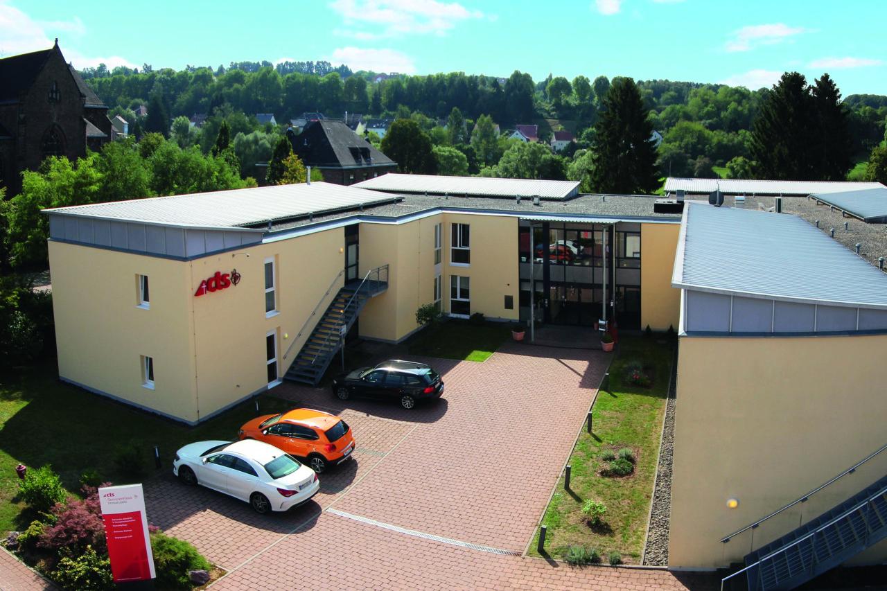 SeniorenHaus Immaculata Wemmetsweiler, Vorderansicht, Luftaufnahme