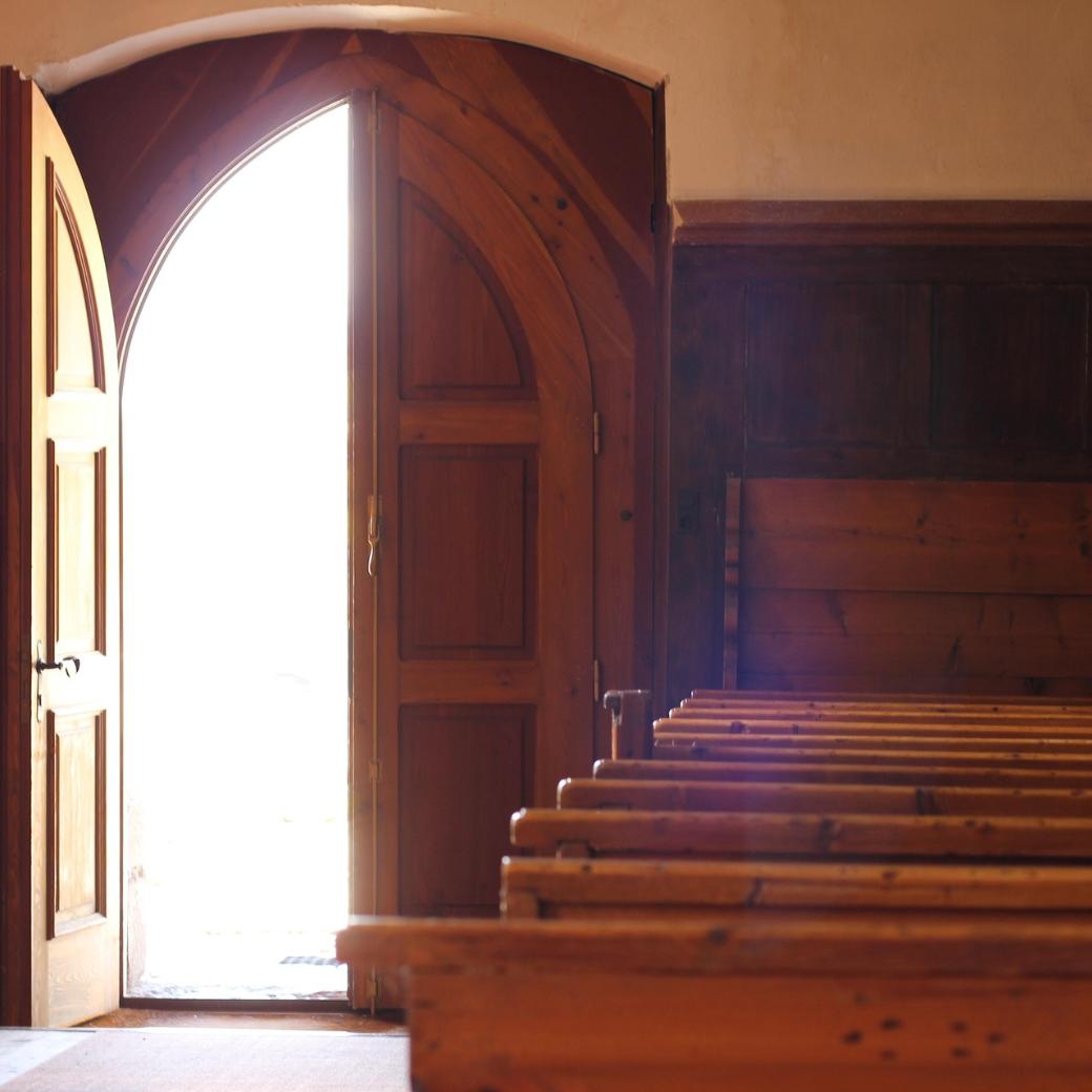 Die Tür zur Kirche steht immer offen