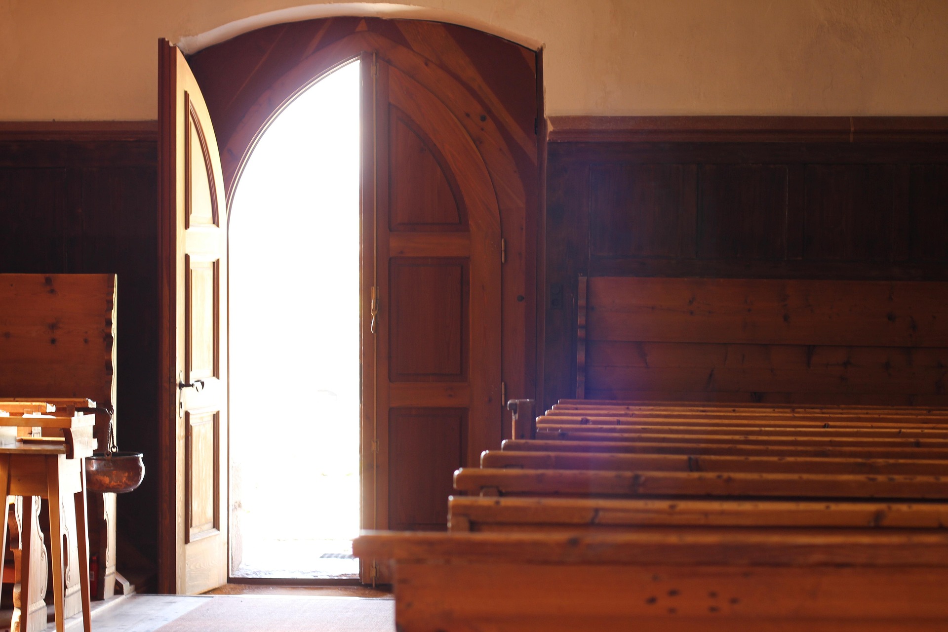 Die Tür zur Kirche steht immer offen